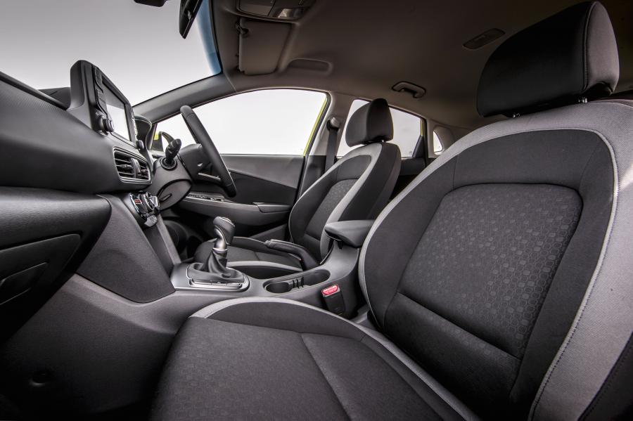 Интерьер Hyundai Kona Play (OS) 2019 года  (UK) (фото 17 из 26)
